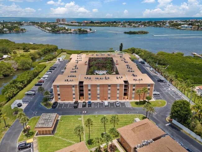 Building Photo - 12760 Indian Rocks Rd