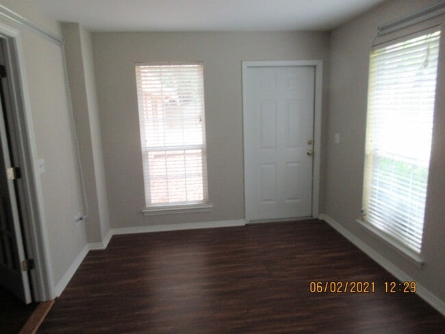 Building Photo - 107 Dewitt Cir