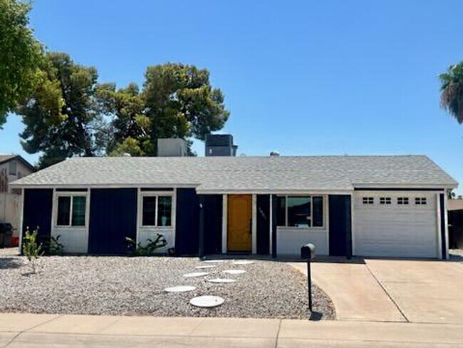 Primary Photo - 3-bedroom by New Re-developed Paradise Val...