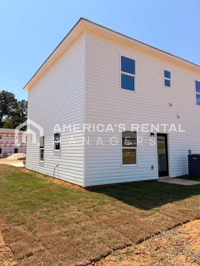 Building Photo - 115 Park Dr S