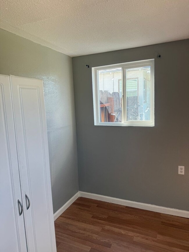 Building Photo - 1/2 off 1st Months Rent!!!!