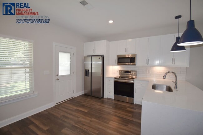 Building Photo - 555 Gresham Ln