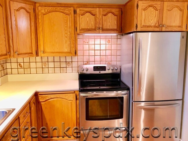 Building Photo - 3-Bedroom Unit on one level with a 1-car garage! Rent includes water-sewer and garbage!