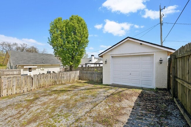 Building Photo - Charming Home For Rent - Less than $2000 p...
