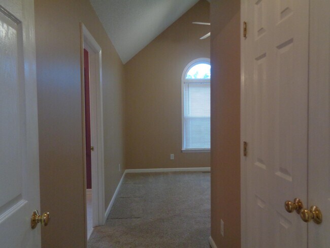 Building Photo - 1400 Squire Ridge Dr