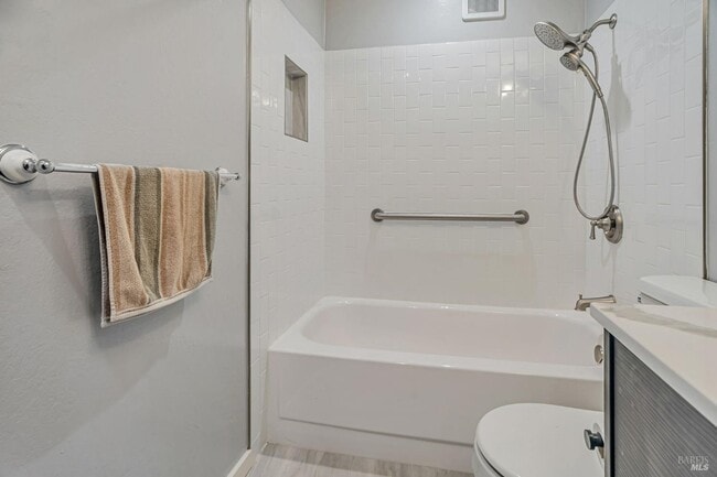 Building Photo - 363 Eden Roc Dr