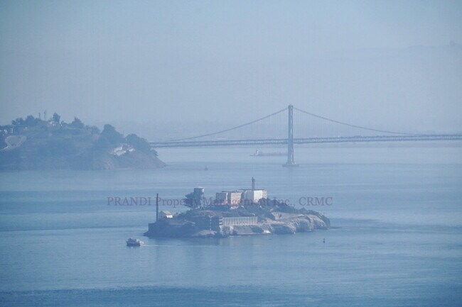 Building Photo - Unmatched Quality and Unparalleled Views F...