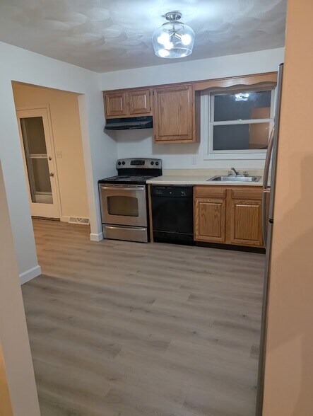 Building Photo - 1091 Elicker Rd