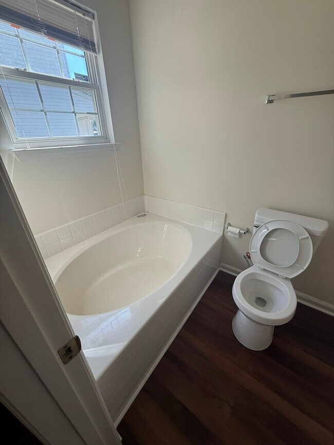 Building Photo - Newly renovated ranch home