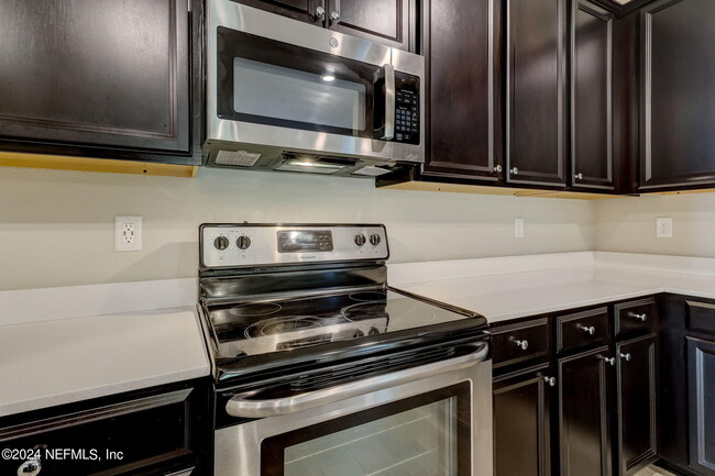 Building Photo - 15825 Stedman Lake Dr