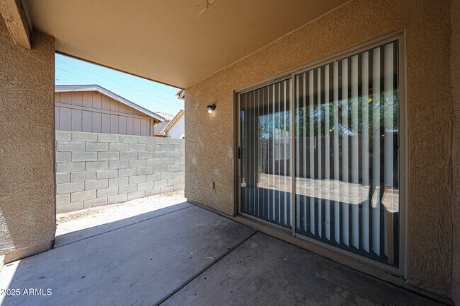 Building Photo - 5919 W Trumbull Rd