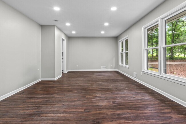 Building Photo - Charming Weatherly Woods Home with In-Law ...