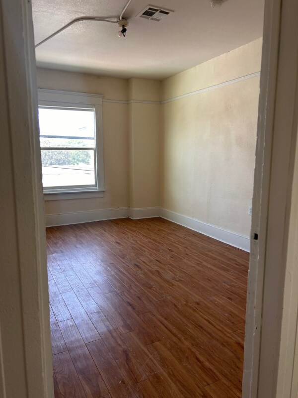 Building Photo - 709 Yandell Dr