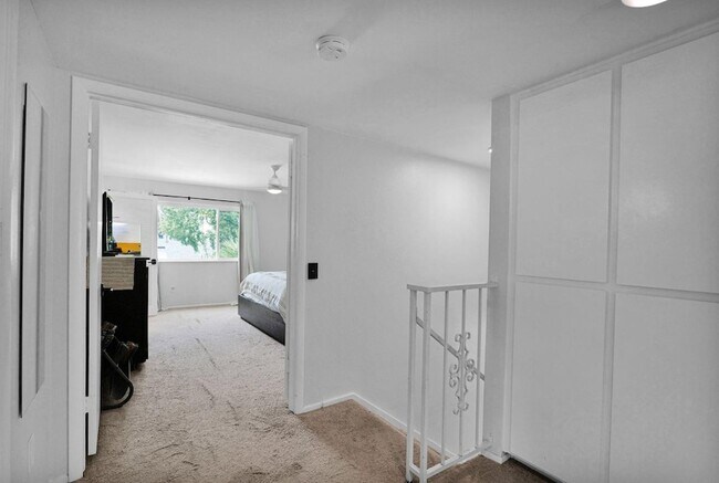 Building Photo - 2420 W Mandalay Ln