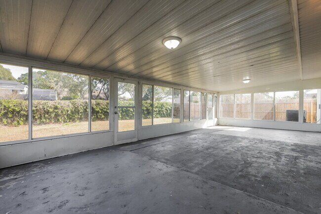 Building Photo - 1611 Bent Pine Way