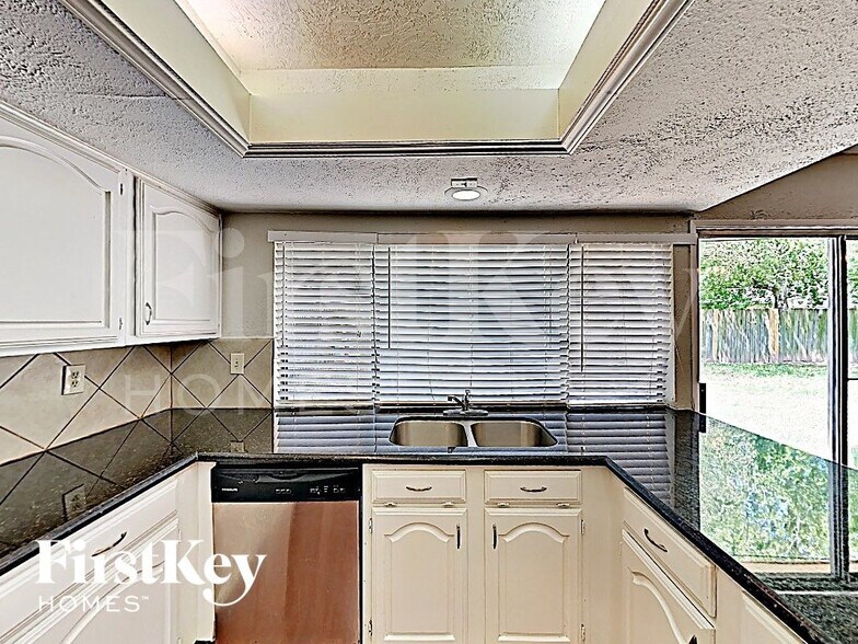 Building Photo - 16934 Macleish Dr