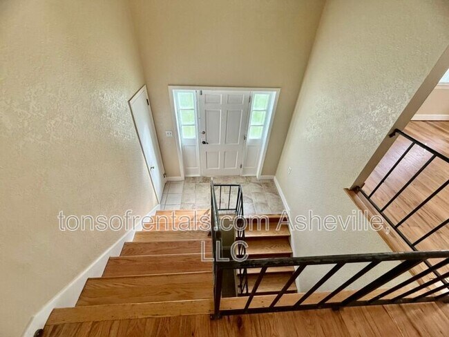 Building Photo - 161 Dogwood Dr