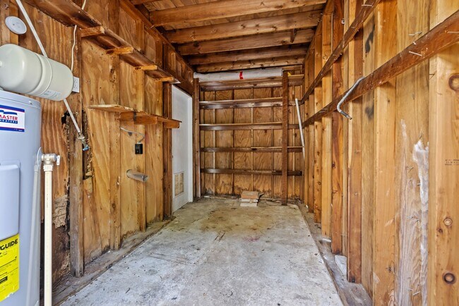 Building Photo - Charming 4 Bedroom, 2 Bathroom house