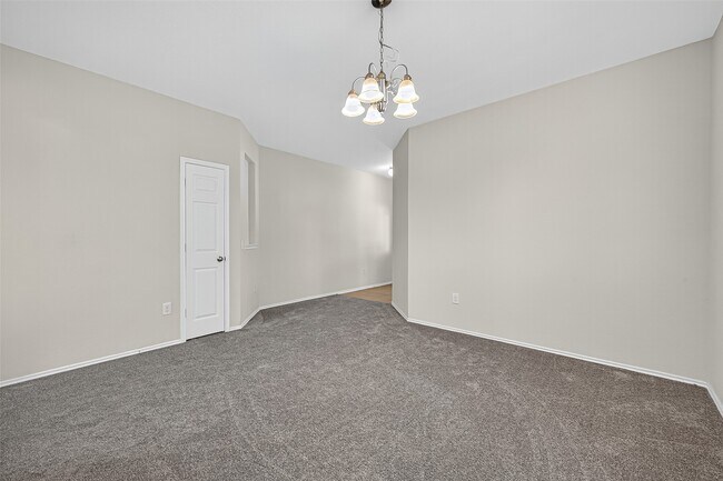 Building Photo - 1403 S Maple Dr