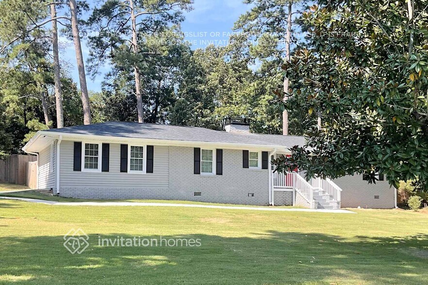 Building Photo - 190 Pineview Dr