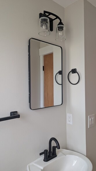 Building Photo - 25 Red Bud Rd