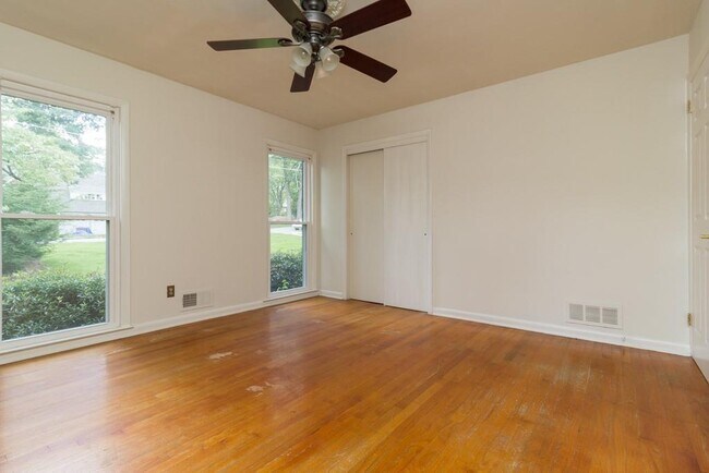 Building Photo - 2118 Allaire Ln NE