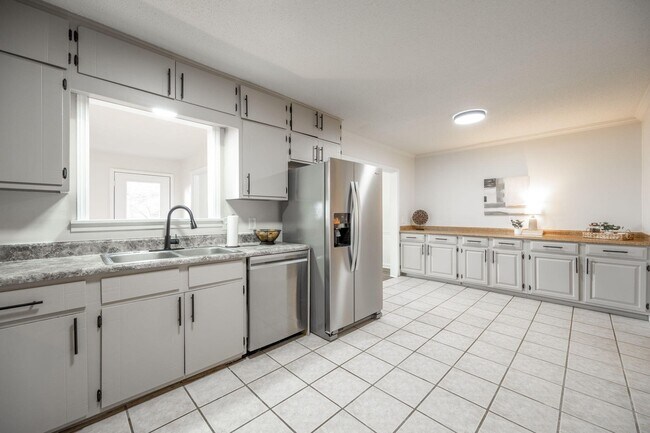Building Photo - 9100 Coventry Ln