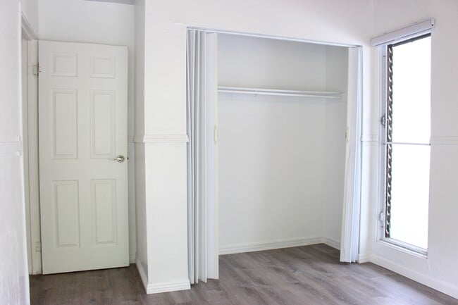 Building Photo - 1279 Kaeleku St