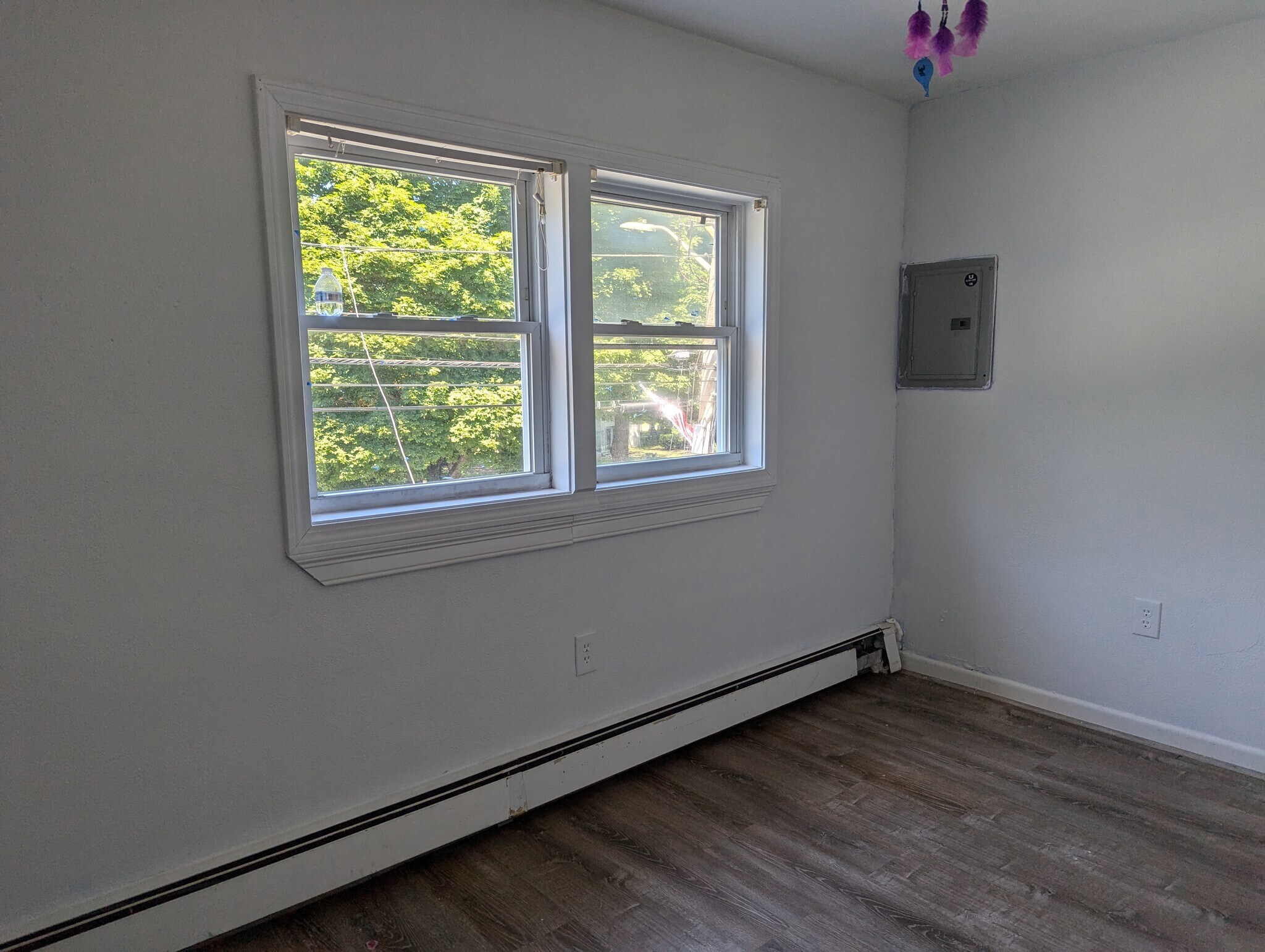 Building Photo - 581 Proctor Ave