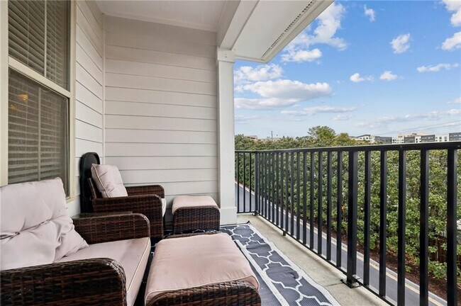 Building Photo - 305 Le Gran Bend