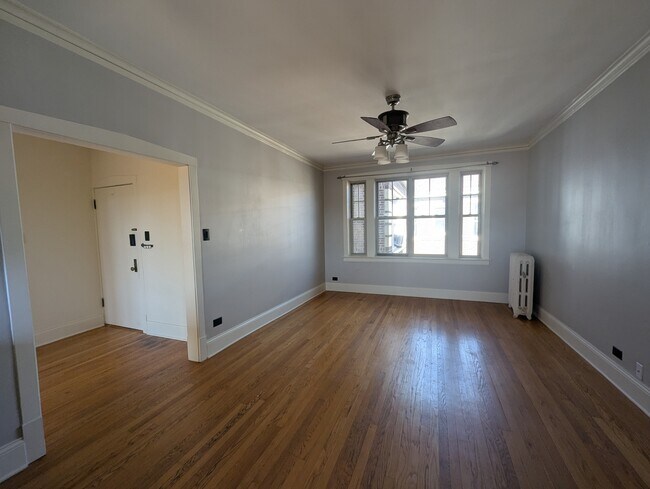 Building Photo - 435 N Lombard Ave