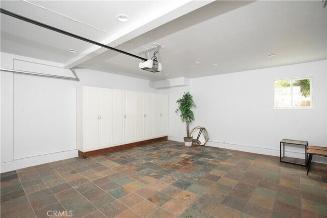 Building Photo - 1425 Crown Cir