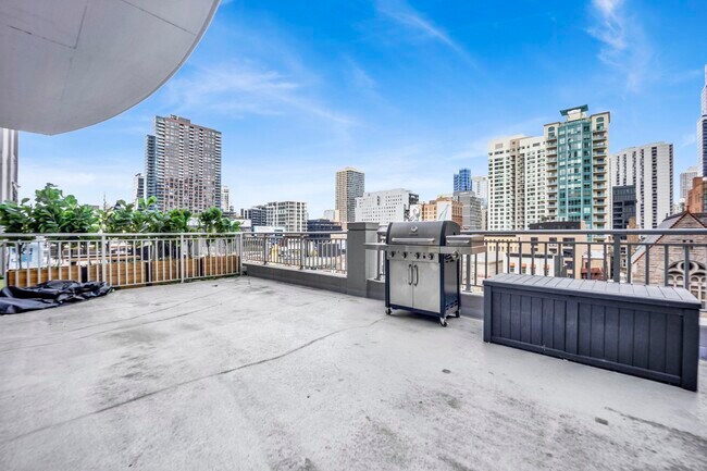 Building Photo - 600 N Dearborn St