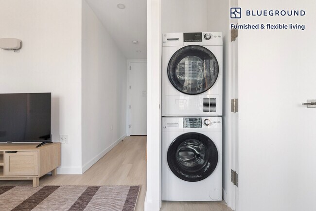 Building Photo - 150 Lawrence St