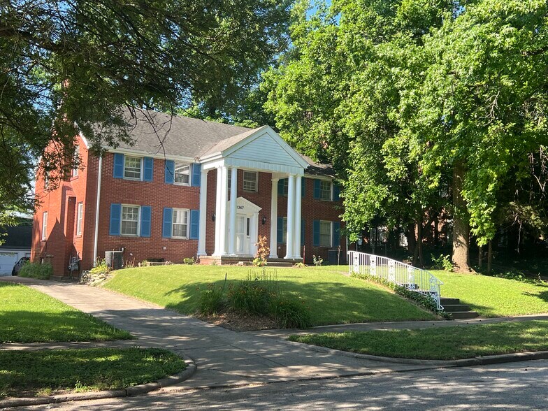 Building Photo - 1347 W Sunset Ave