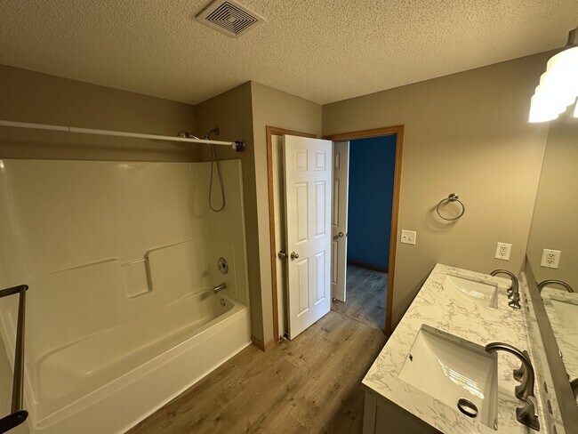 Building Photo - 405 Village Pkwy