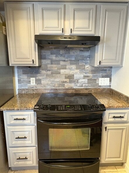 Building Photo - 8611 Misty River Ct