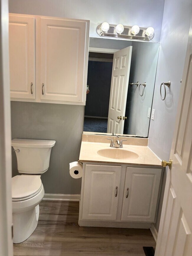 Building Photo - 3 Bedroom All Brick Home Southwest Springf...