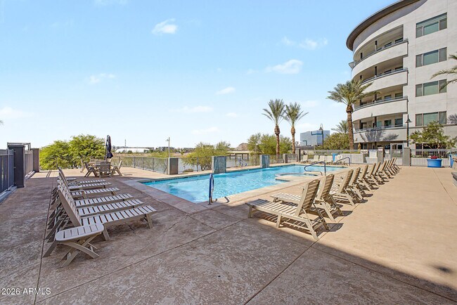 Building Photo - 945 E Playa Del Norte Dr