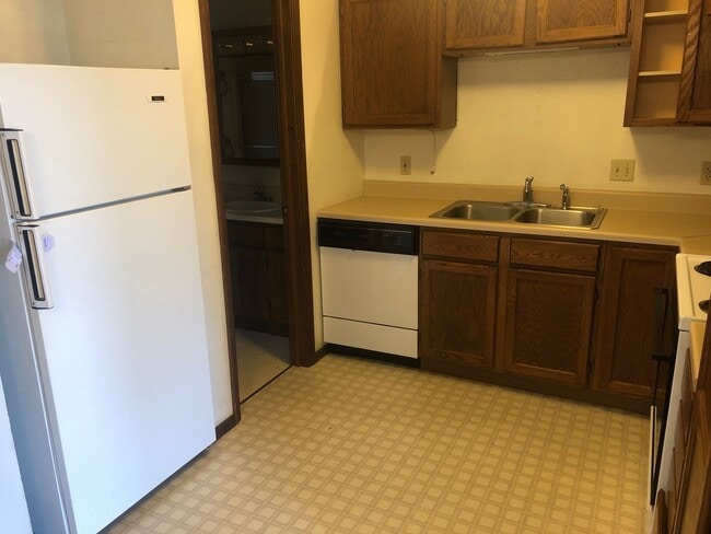 Building Photo - 2 bedroom