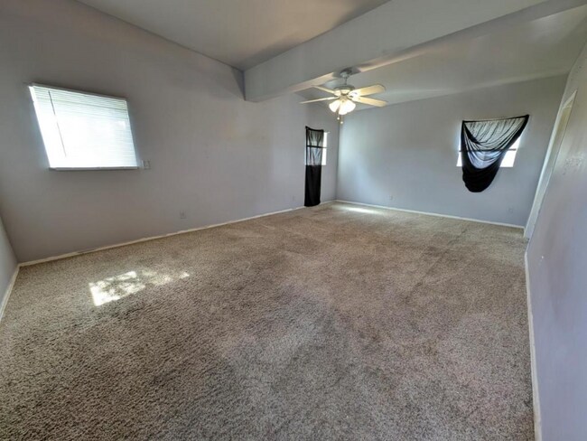 Building Photo - 406 W 4th Ave