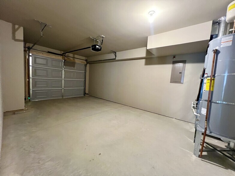 Building Photo - 5284 Canyon Cir
