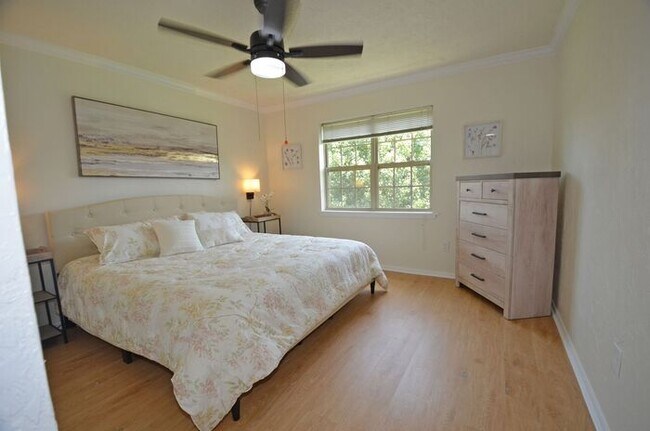 Building Photo - 2 Bed 1 Bath with Patio