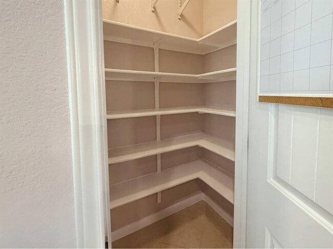 Building Photo - 323 Chisholm Trail