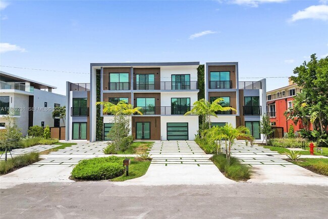 Building Photo - 1825 NE 26th Ave