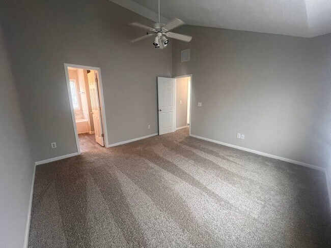 Building Photo - Charming 3-Bedroom Home with Endless Poten...