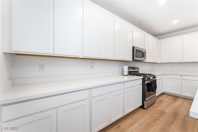 Building Photo - 2960 Gaffer Film St