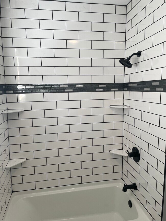 Shower - 1053 Clinton Ave S