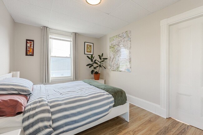 Building Photo - 19 Linden St