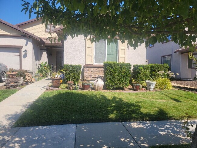 Building Photo - Beautiful 4 bd 2 bath Home for Rent in ANATOLIA Village Rancho Cordova